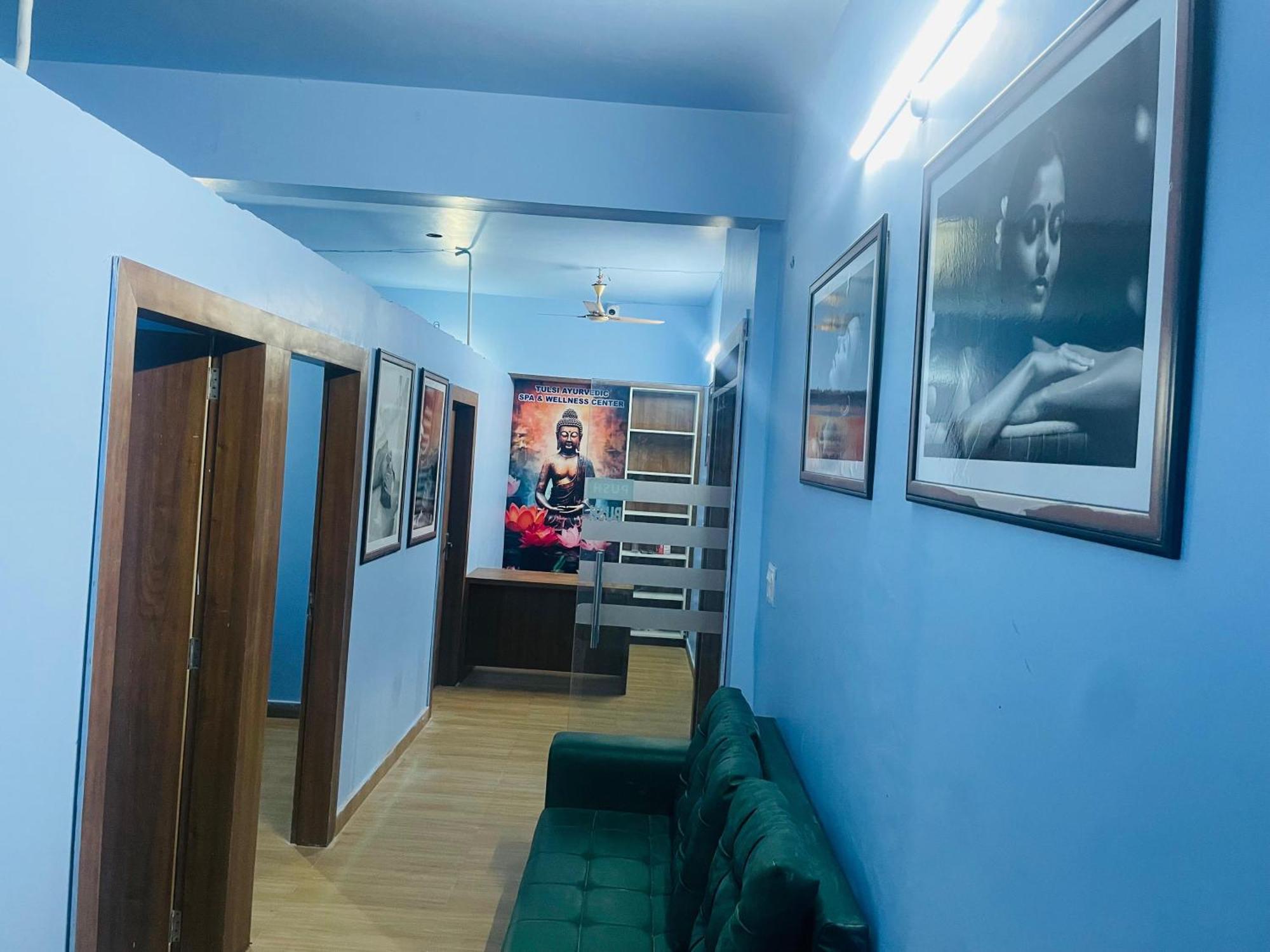 Tulsi Garden- Near Prem Mandir Hotel 3*