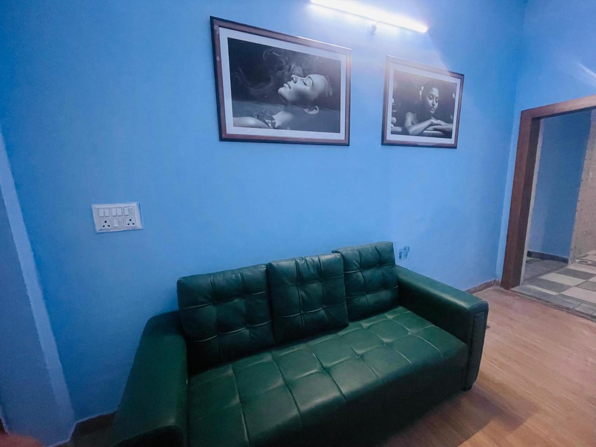 Hotel Tulsi Garden- Near Prem Mandir 3*